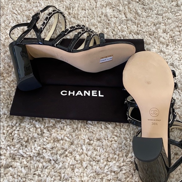 Chanel sandal with chains. - Picture 2 of 4